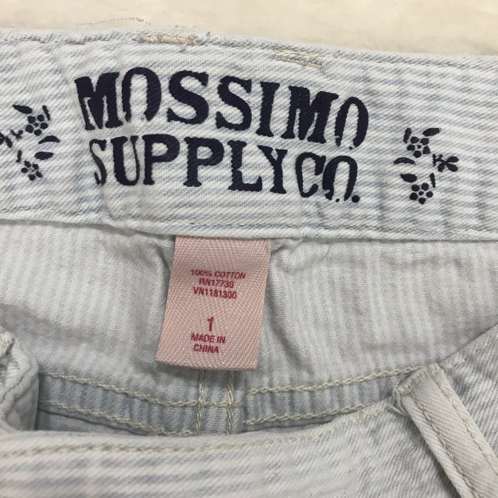 Mossimo shorts - Picture 2 of 3